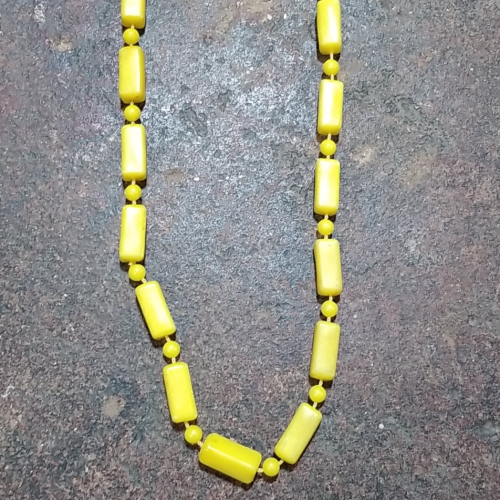 Vintage Yellow Bead Necklace - Picture 2 of 3